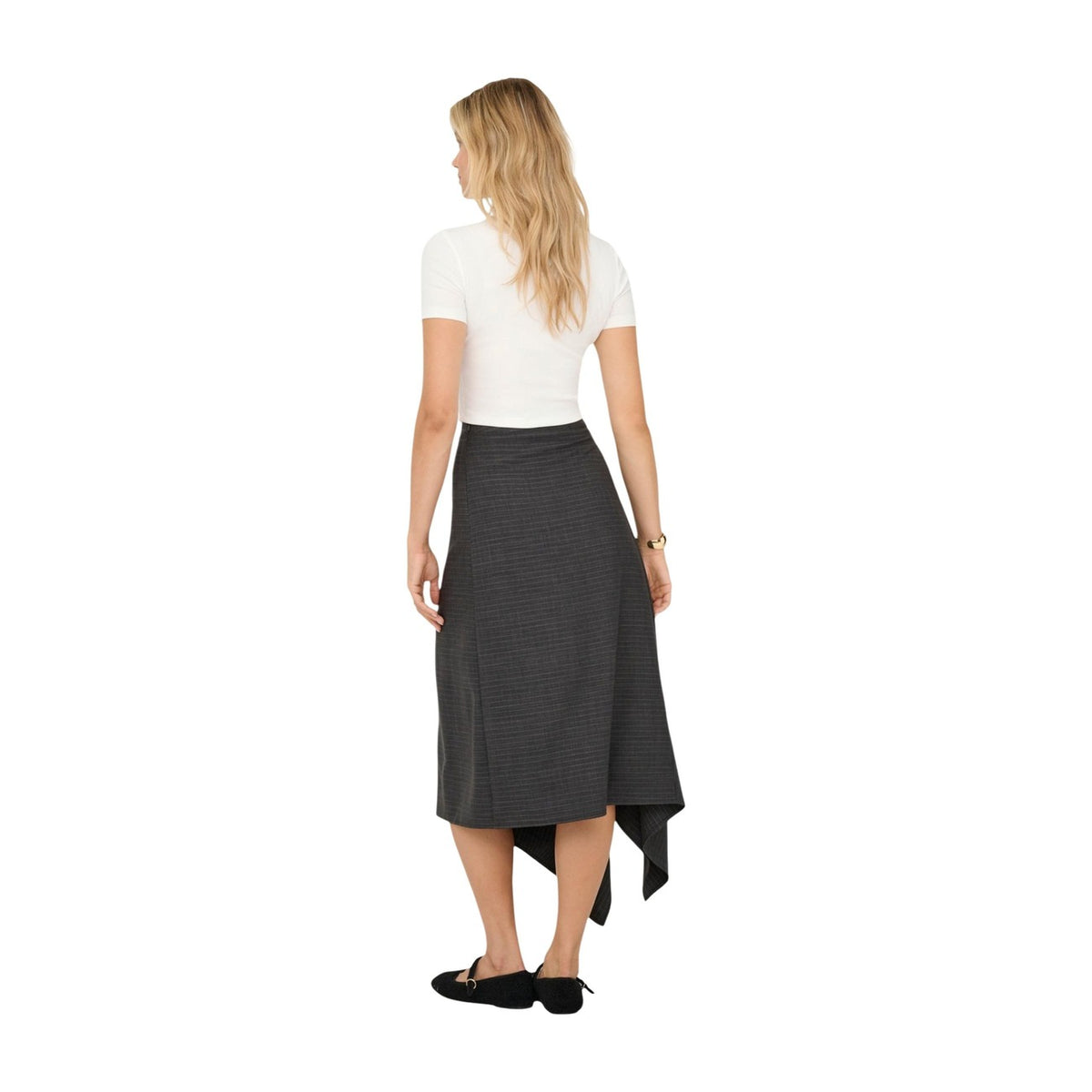 Image 3 : Vue d'ensemble du t-shirt Only femme beige, silhouette épurée et féminine — delvale