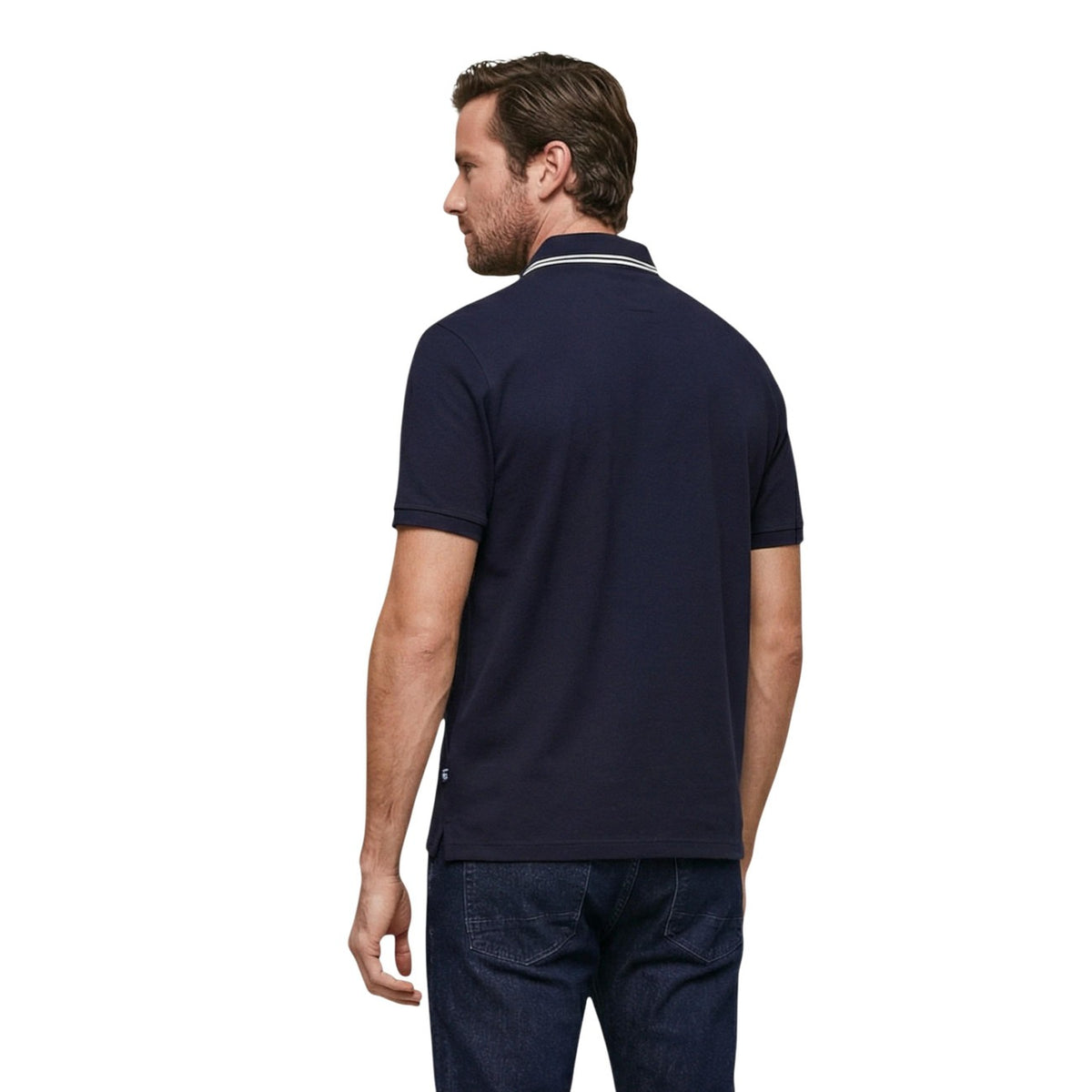 Image 3 : Polo Guess homme bleu marine porté, coupe regular et matières confortables — Delvale