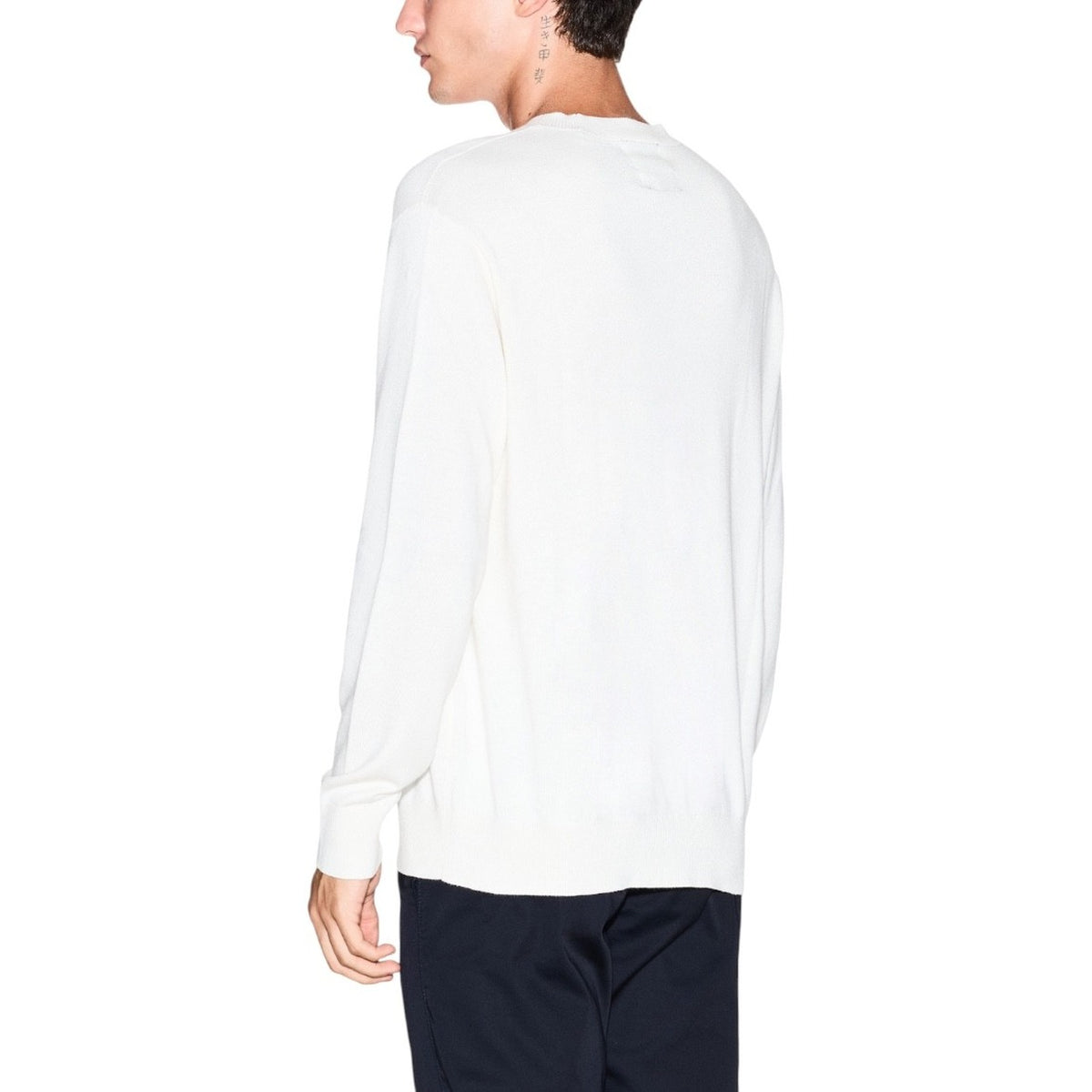 Image 2 : Pull homme Armani Exchange blanc coupe moderne détail col — Delvale