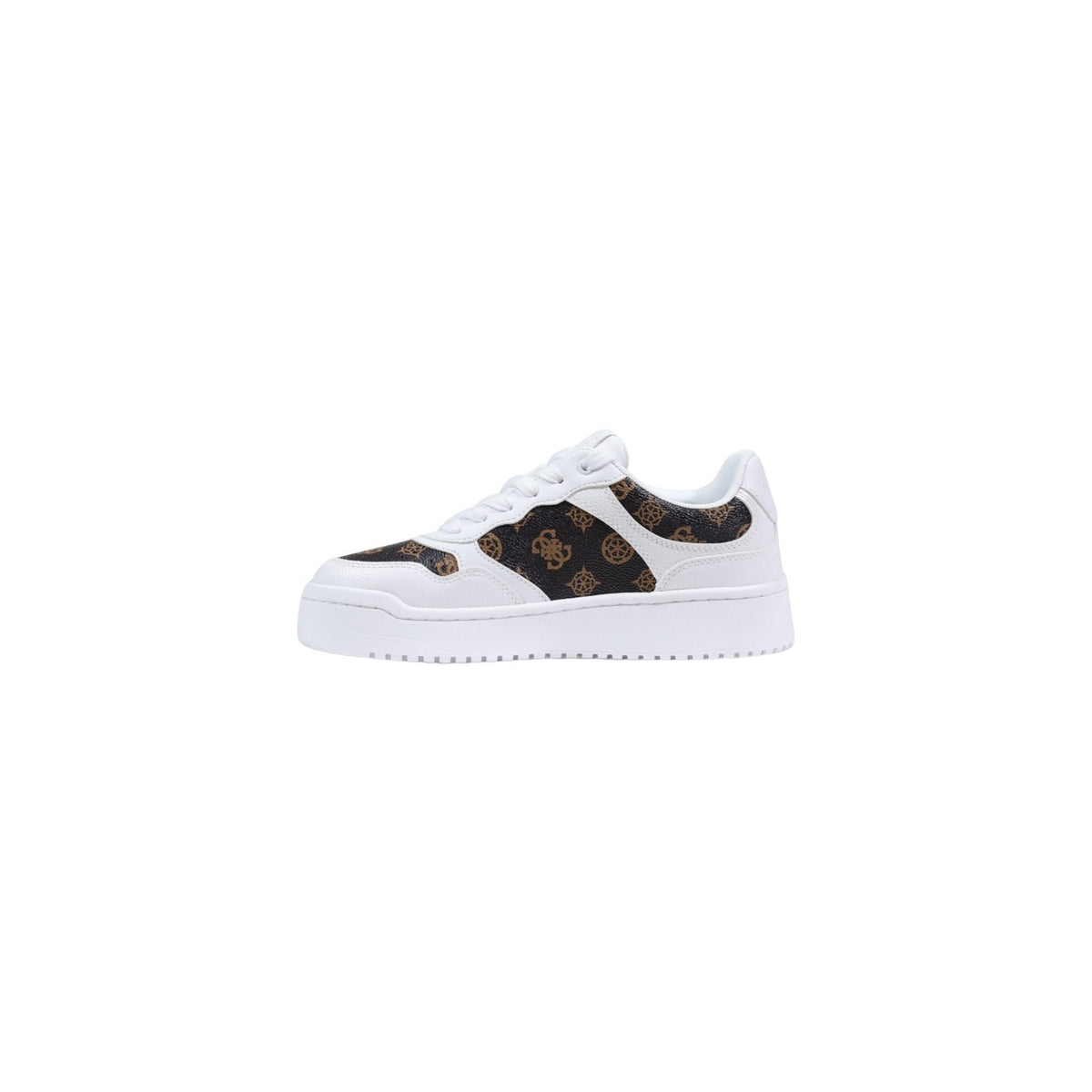 Image 3 : Baskets Guess femme marron portées, style urbain décontracté élégant — delvale