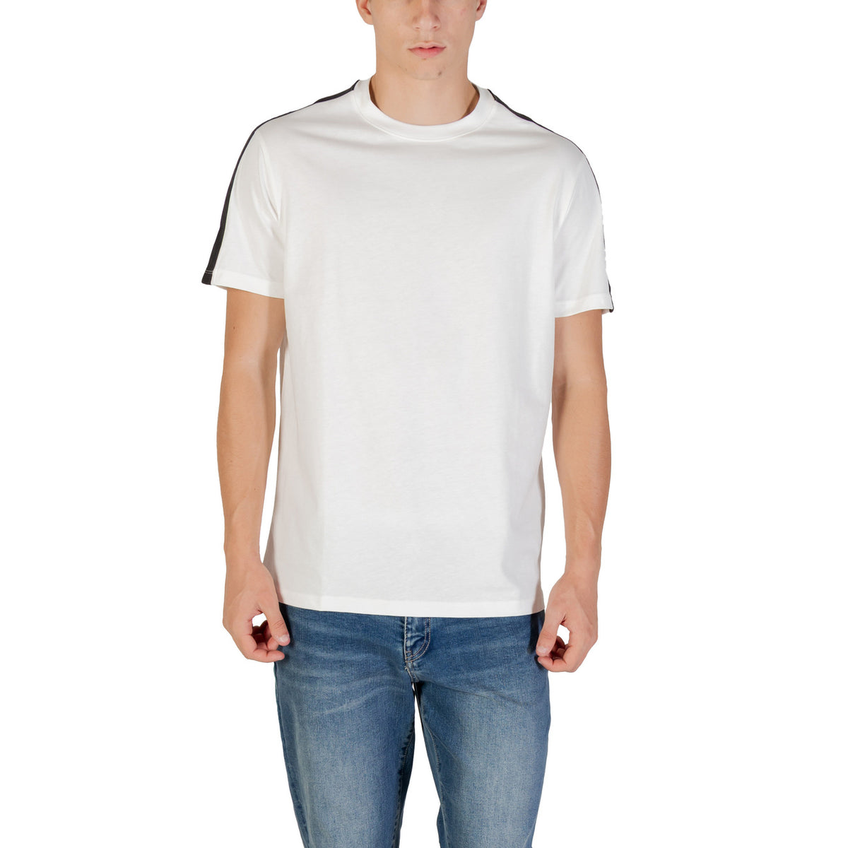 Image 4 : T-shirt Armani Exchange homme vert, vue de dos et finitions — Delvale