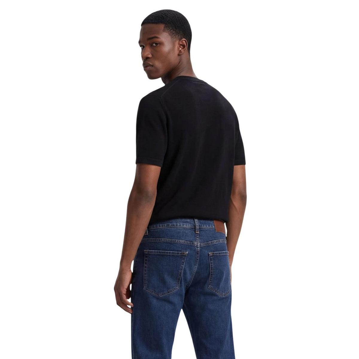 T-shirt Armani Exchange homme bleu – vue portée avec jean, silhouette complète