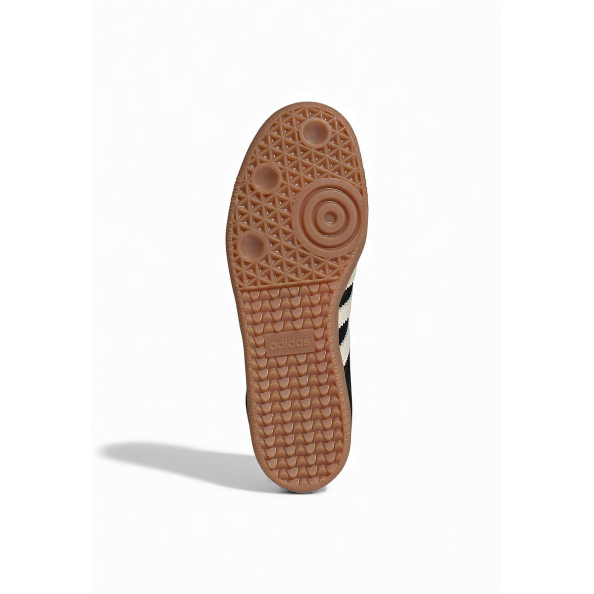 Image 4 : Adidas Originals Samba OG Femme vue du dessus, languette rembourrée et logo Adidas Originals brodé — Delvale