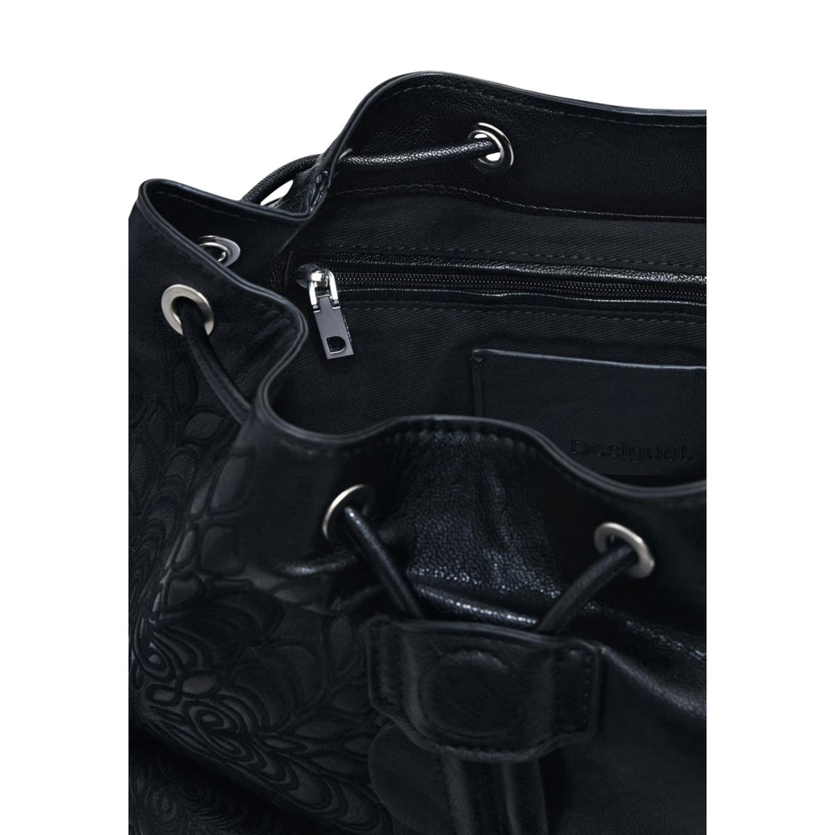 Image 3 : Vue d'ensemble sac à dos Desigual noir XL avec cordon et finitions perlées — delvale
