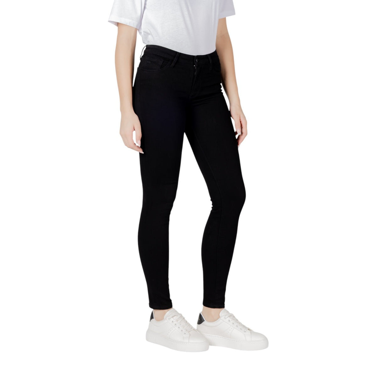 Image 3 : Jean noir Armani Exchange femme porté, silhouette moderne — delvale