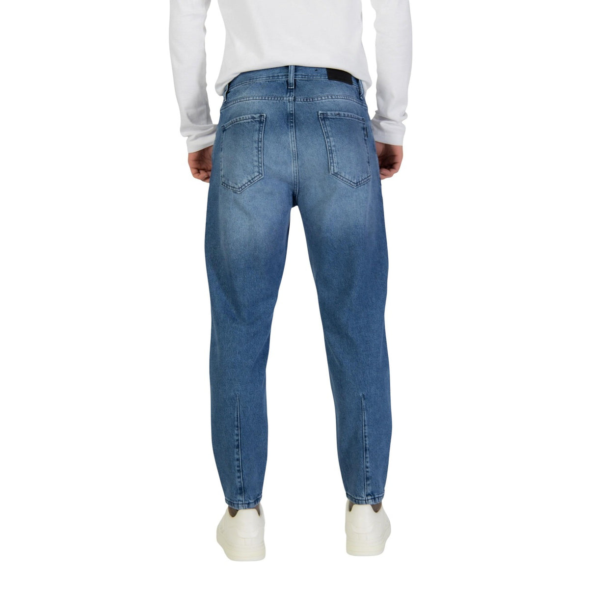 Image 2 : Vue de face du jean slim Antony Morato délavé, coupe fuselée sur mannequin masculin — 9yvwh4-xt