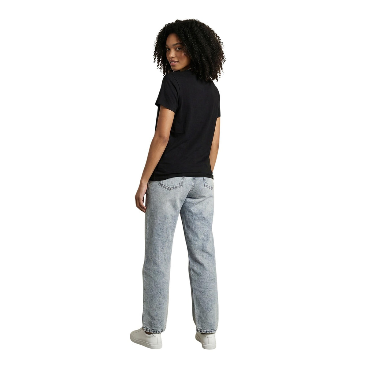 Image 3 : T-shirt noir Armani Exchange femme porté, coupe moderne — delvale