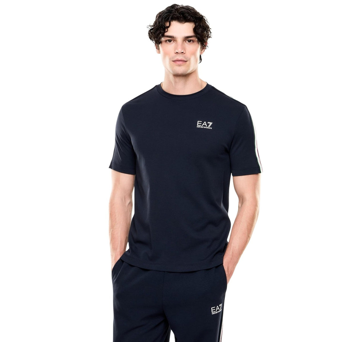 Image 2 : Détail de l'impression distinctive du t-shirt Ea7 homme bleu — Delvale