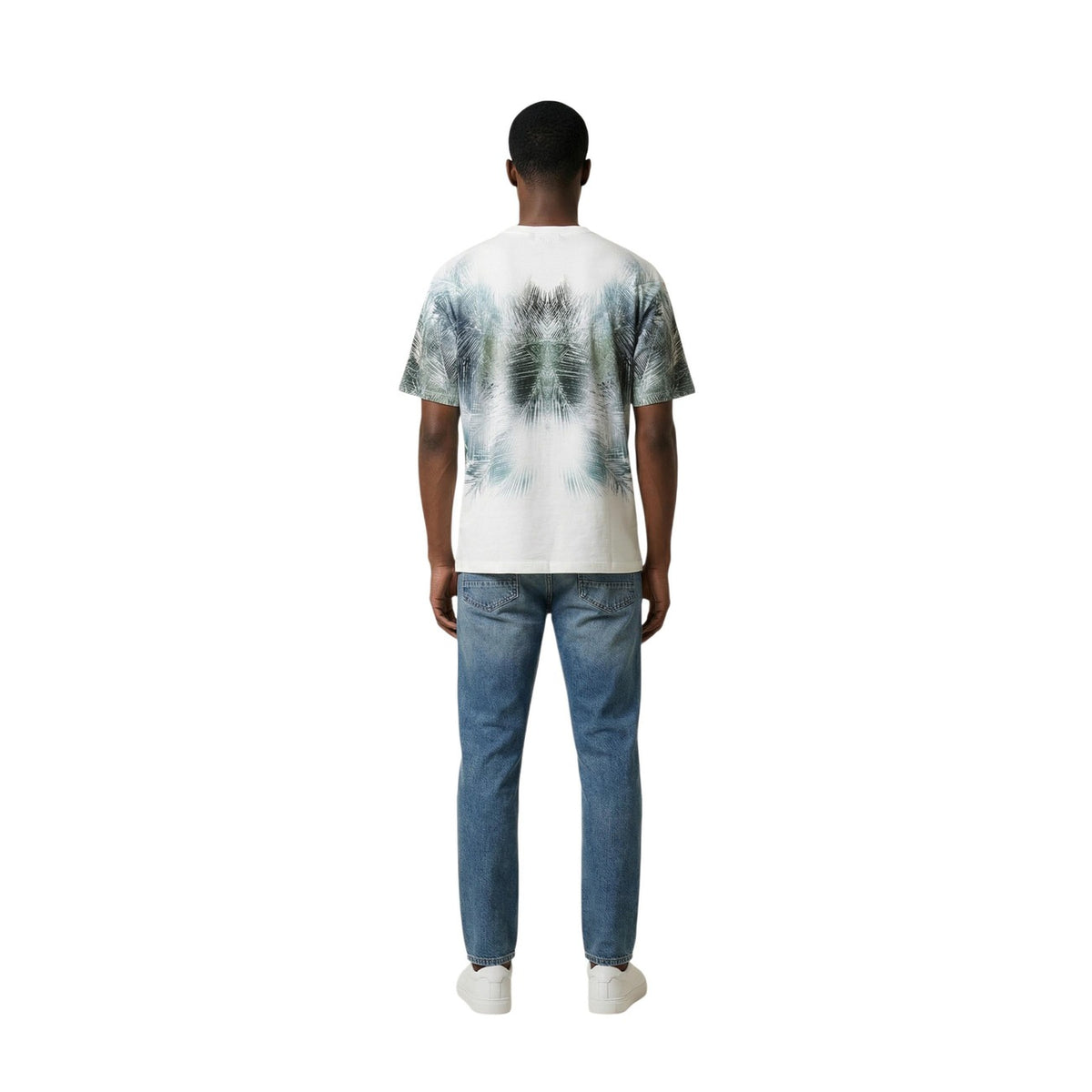 Image 3 : Détail du motif palmier miroir all-over sur le t-shirt Antony Morato homme, effet visuel graphique en nuances de vert — Delvale