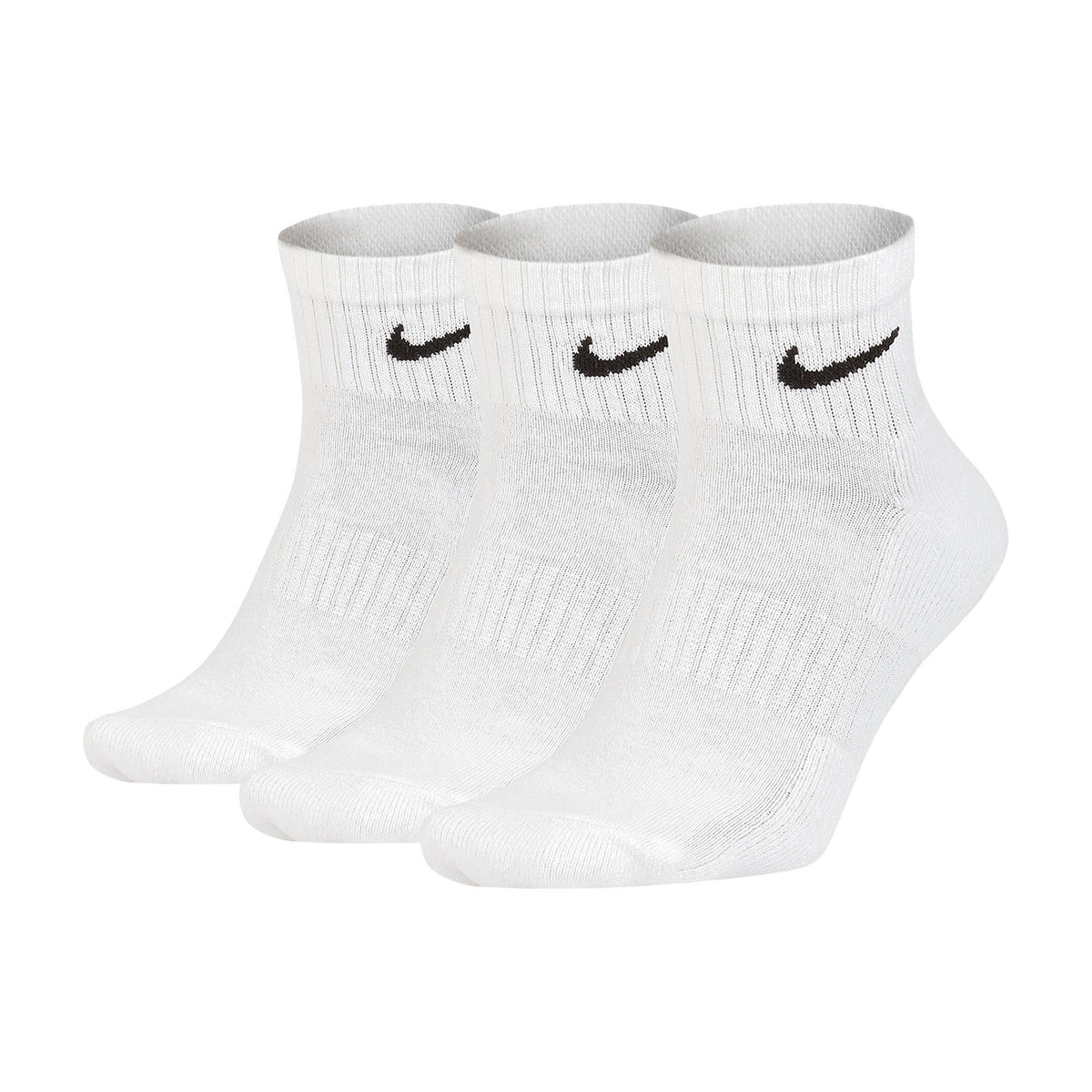 Image 3 : Vue de côté du lot de 3 paires de chaussettes Nike Ankle Cushion noires, structure nervurée visible — Delvale