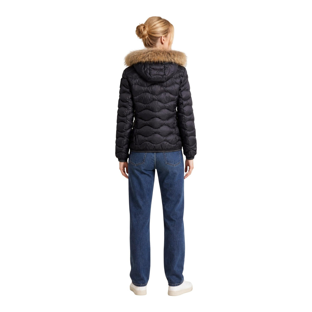 Image 4 : Jaquette femme Blauer. blanche zippée coupe ajustée, vue de face — Delvale