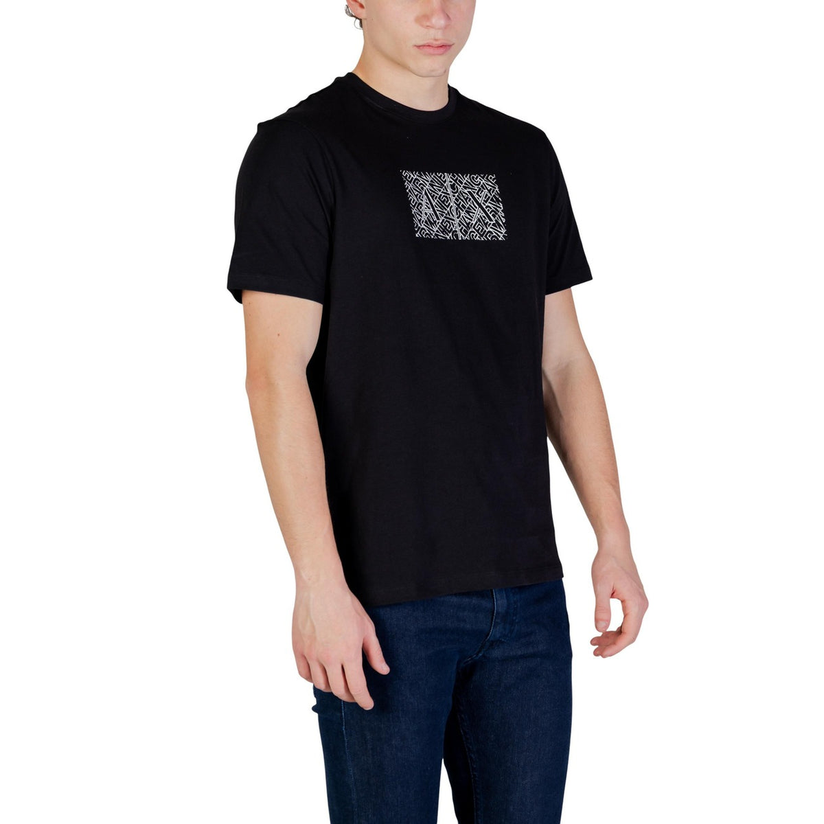 T-shirt Armani Exchange homme noir print block – vue portée avec jean