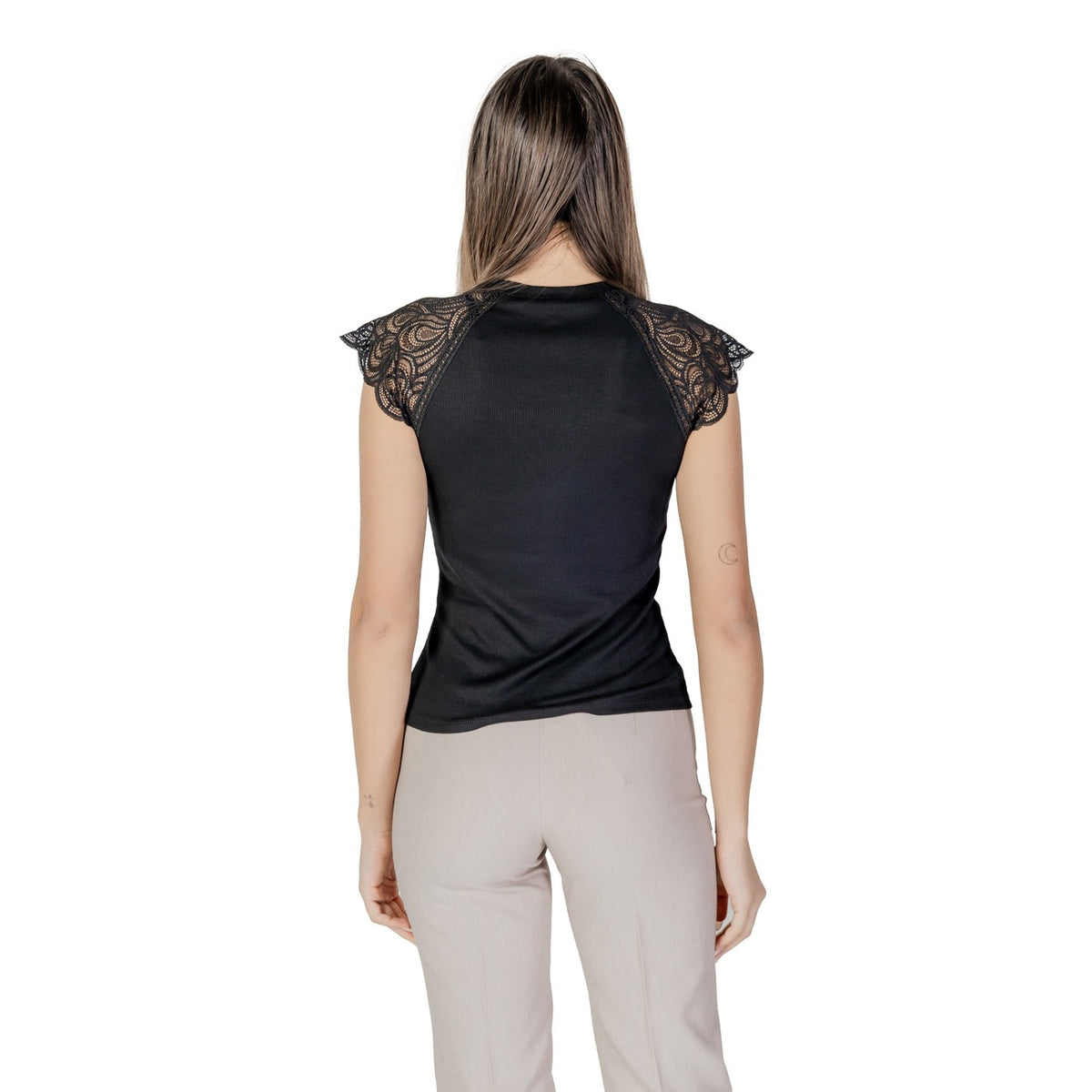 Image 2 : Détail col V et finitions blouse noire Morgan De Toi — delvale