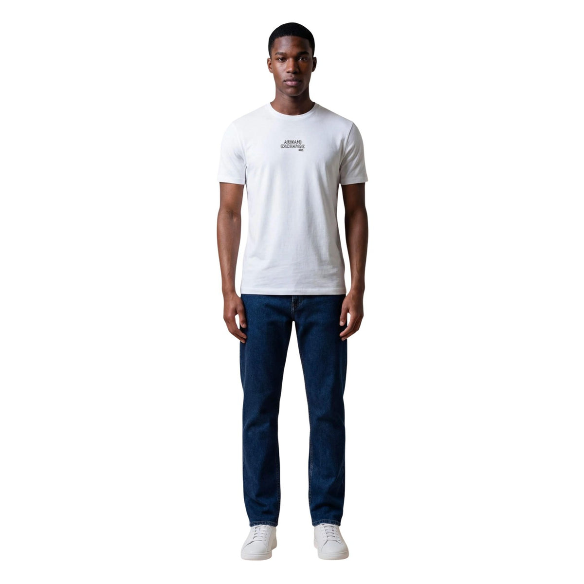 T-shirt Armani Exchange homme blanc – vue portée avec jean, silhouette complète