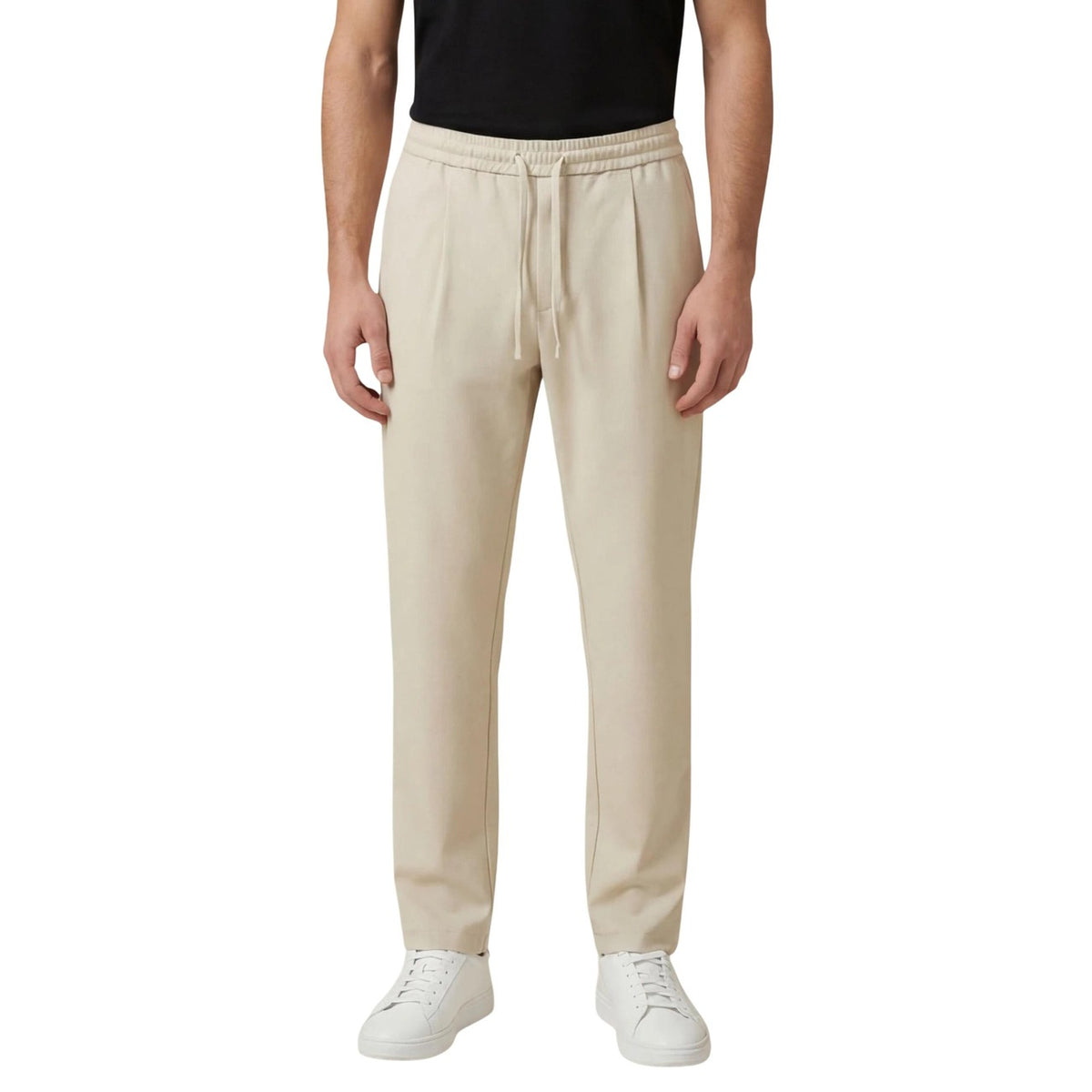 Image 4 : Pantalon noir Only & Sons porté look décontracté — Delvale