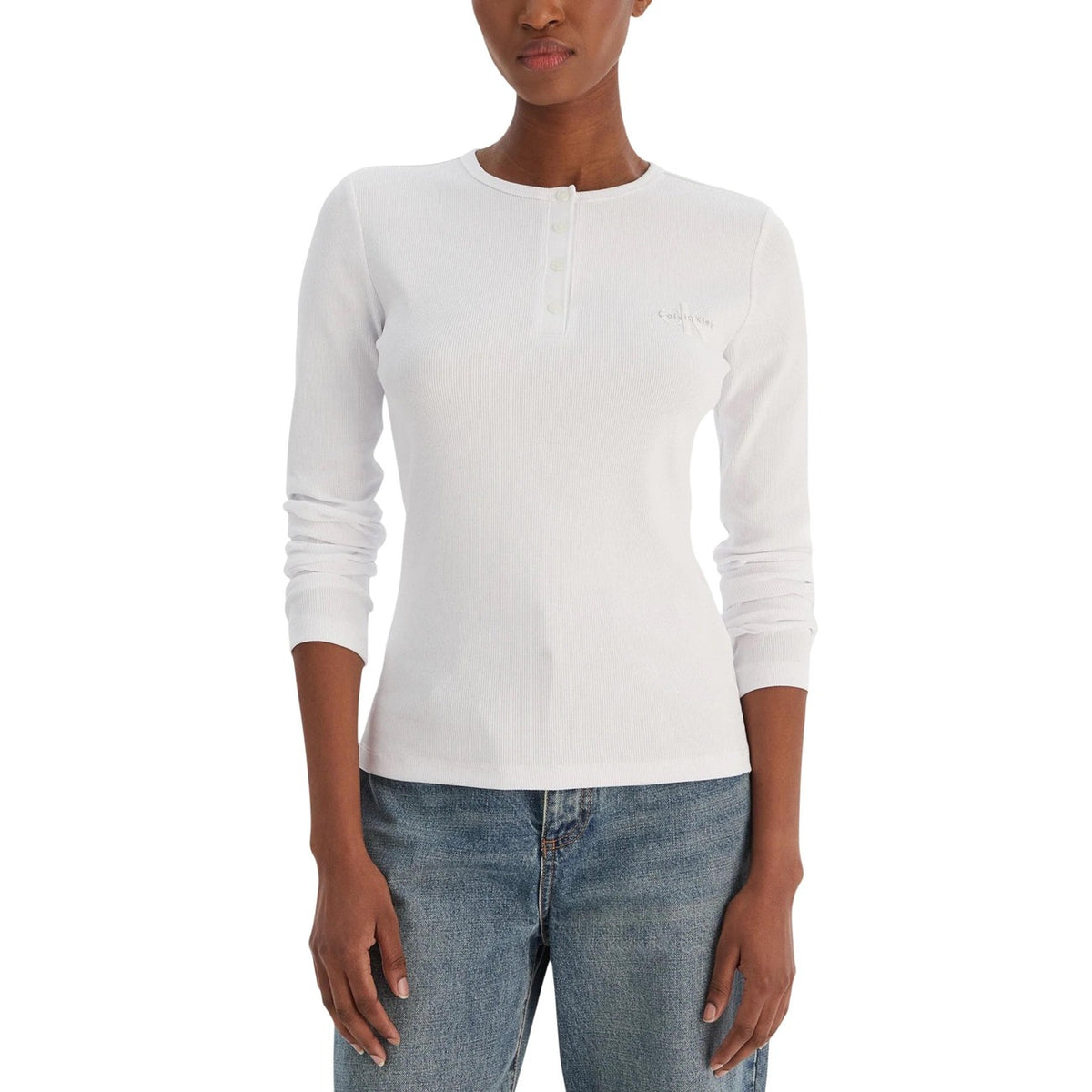 Image 4 : Style décontracté avec le pull Calvin Klein Jeans noir col rond femme — delvale