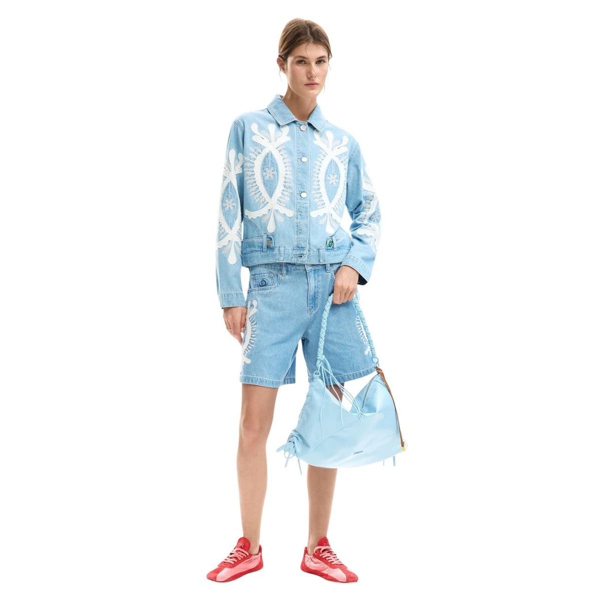 Image 2 : Détail veste Desigual femme bleu azur, fermeture boutonnée et impression originale — Delvale