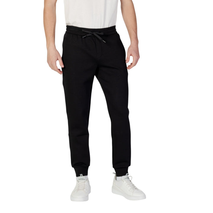 Armani Exchange jogging homme noir fuselé ceinture lacet chevilles resserrées vue de face — Delvale