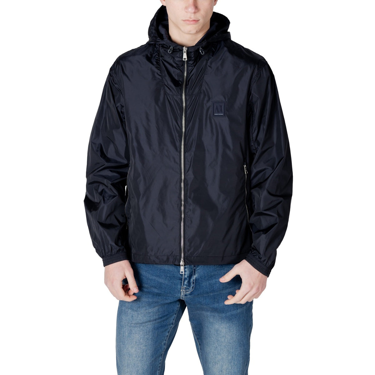 Image 1 : Coupe-vent Armani Exchange homme bleu marine à capuche et fermeture éclair centrale, vue de face — Delvale