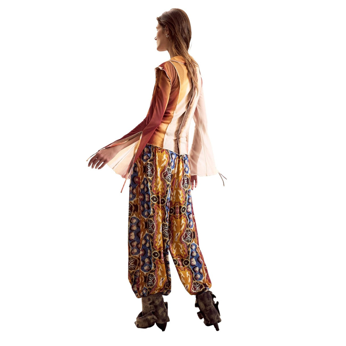 Image 3 : Vue portée chemise Desigual femme beige motifs vibrants, coupe élégante — Delvale