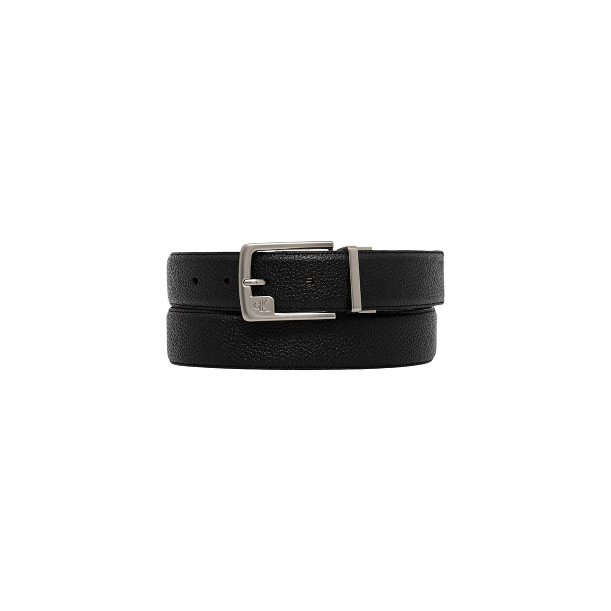 Image 1 : Ceinture homme Calvin Klein en cuir grainé noir avec boucle à ardillon argentée siglée CK, vue de face enroulée — Delvale