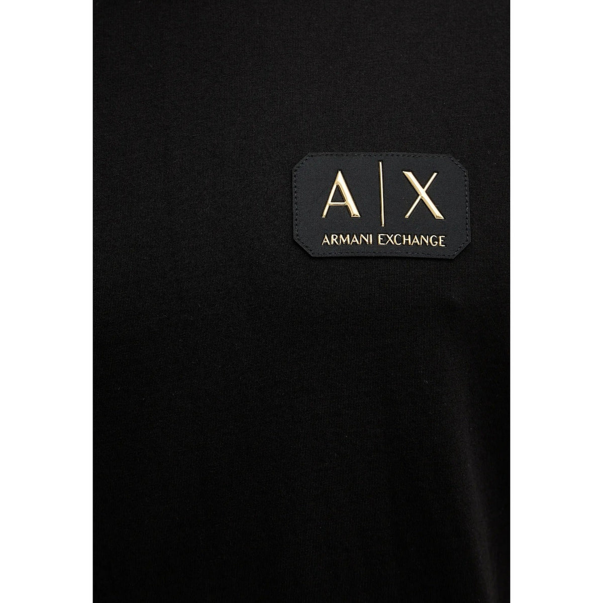 Image 2 : Détail du col rond et de la coupe moderne du t-shirt Armani Exchange noir — Delvale