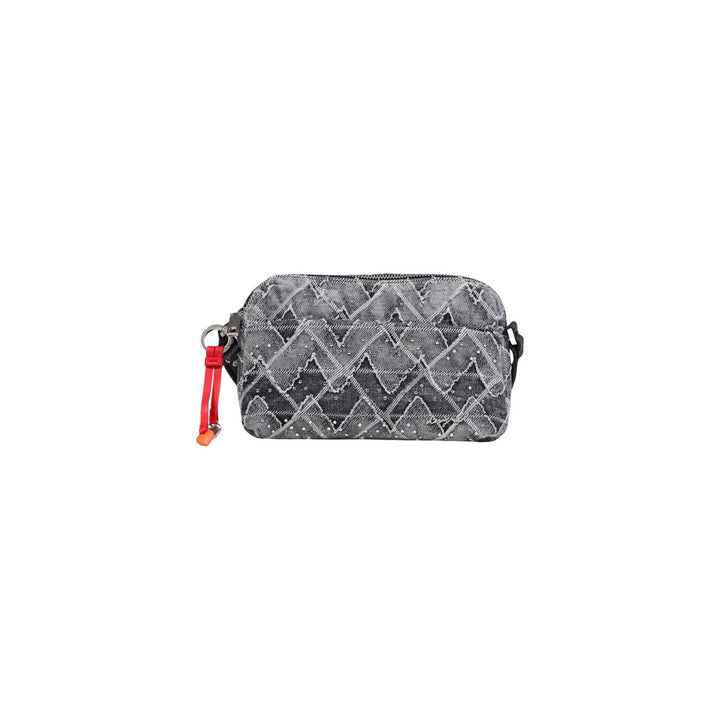 Image 1 : Sac bandoulière Desigual femme en denim gris patchwork avec motifs losanges, rivets métalliques et zip rouge — delvale