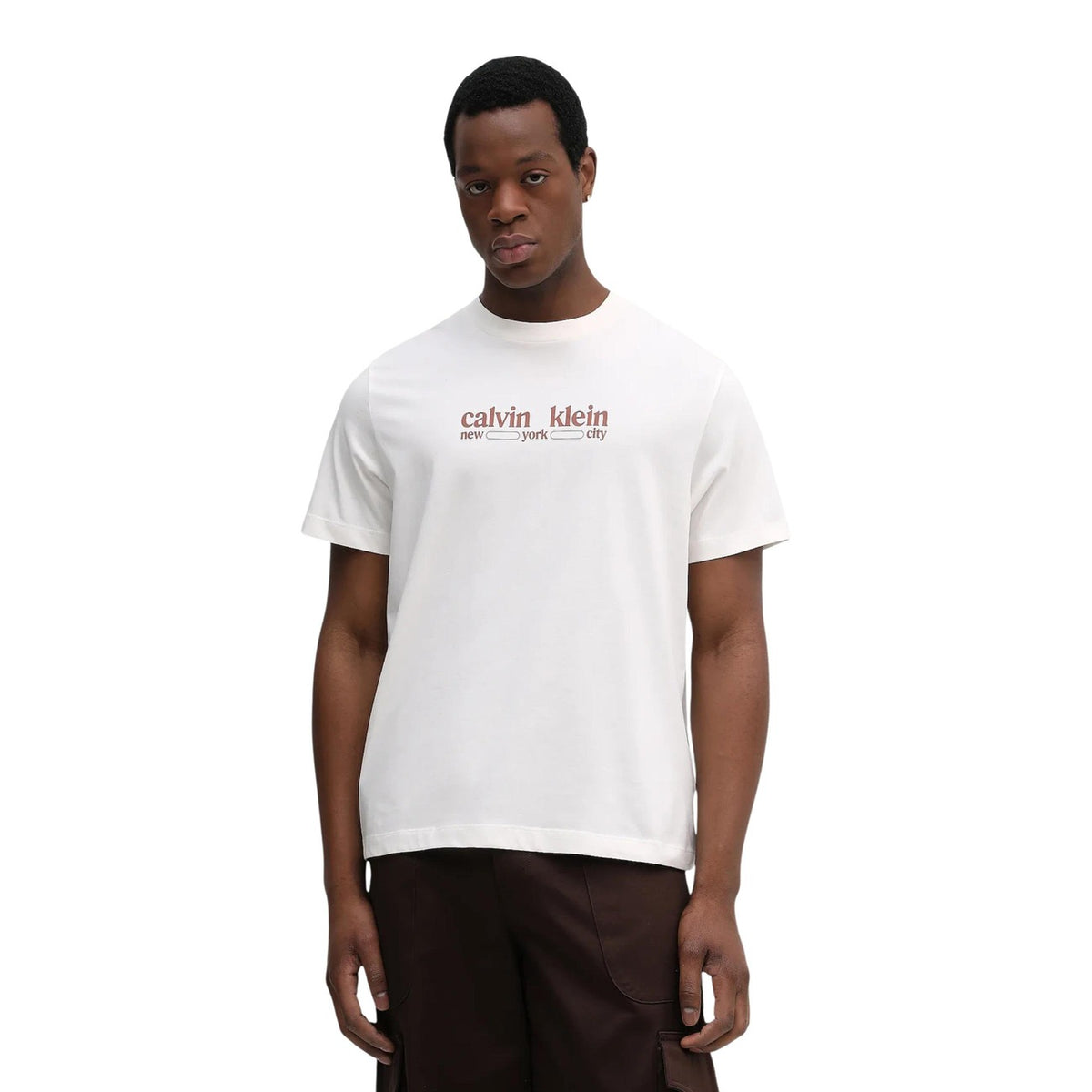 Image 5 : Vue trois-quarts du t-shirt Calvin Klein Jeans homme, coupe décontractée et col rond côtelé — Delvale
