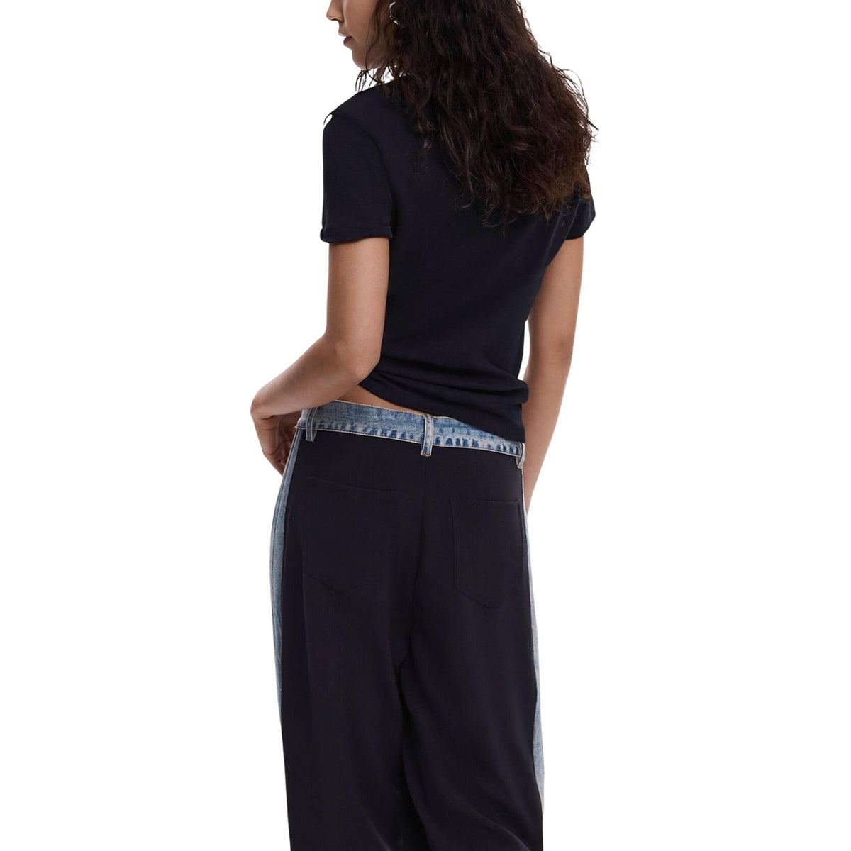 Image 3 : Vue d'ensemble t-shirt Desigual femme noir col rond coupe moderne — delvale