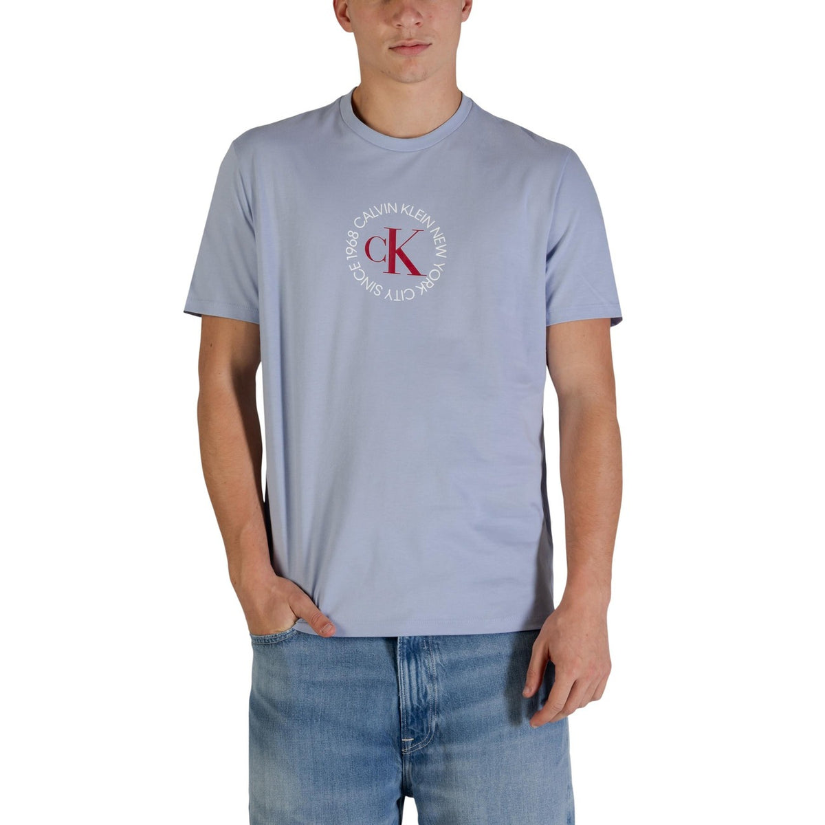 Image 5 : T-shirt Calvin Klein Jeans homme noir, vue d'ensemble du design et de la coupe — Delvale