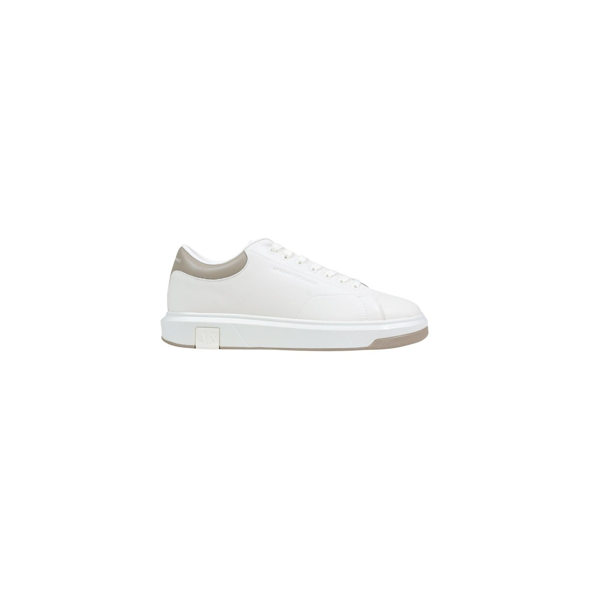 Image 1 : Baskets Armani Exchange homme en cuir blanc cassé avec détails beige, vue de profil — Delvale