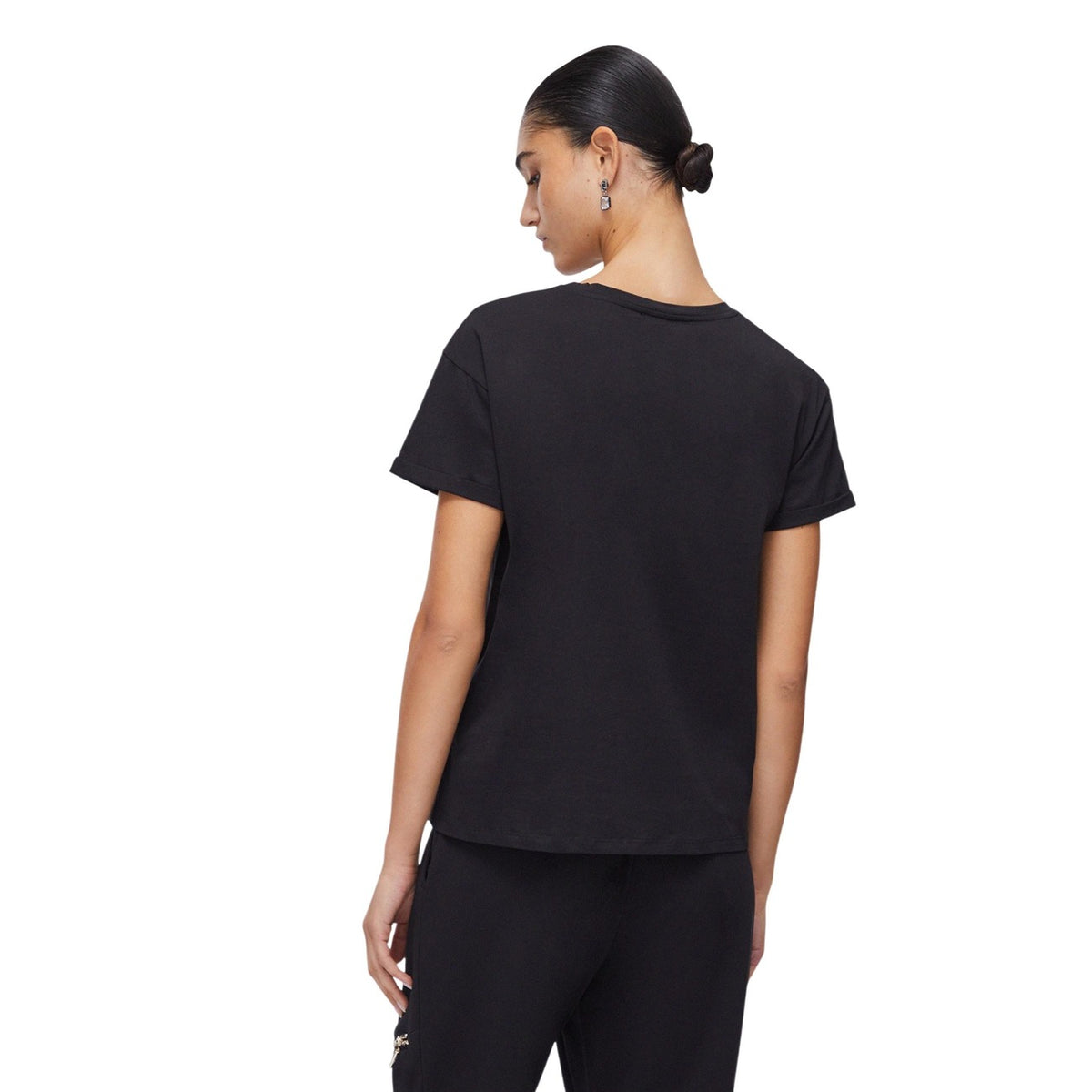 Image 2 : Vue rapprochée du t-shirt Liu Jo femme noir avec détail poche strass et logo Liu Jo — Delvale