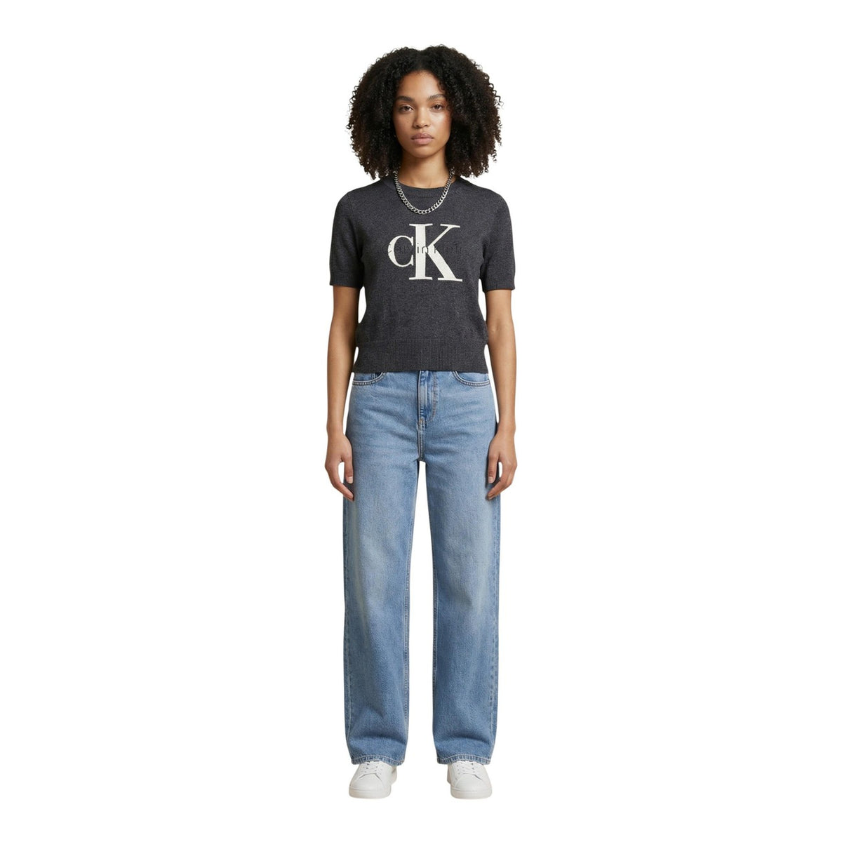 Image 2 : Détail du pull femme Calvin Klein Jeans gris manches courtes style décontracté — delvale