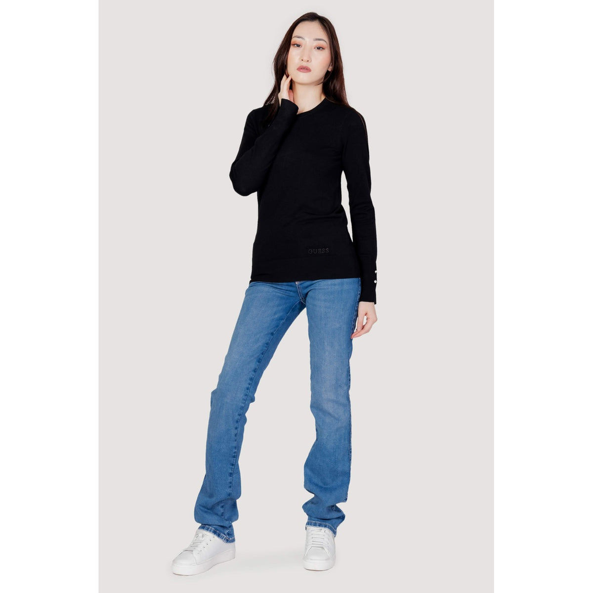 Image 3 : Vue d'ensemble du pull Guess femme noir aux manches longues, style décontracté chic — delvale