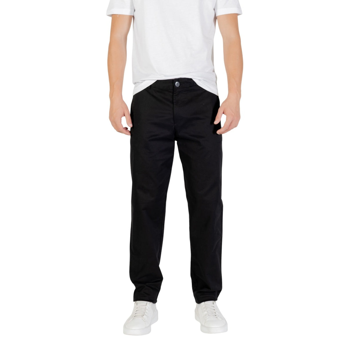 Image 1 : Pantalon Armani Exchange homme noir coupe moderne vue de face — Delvale