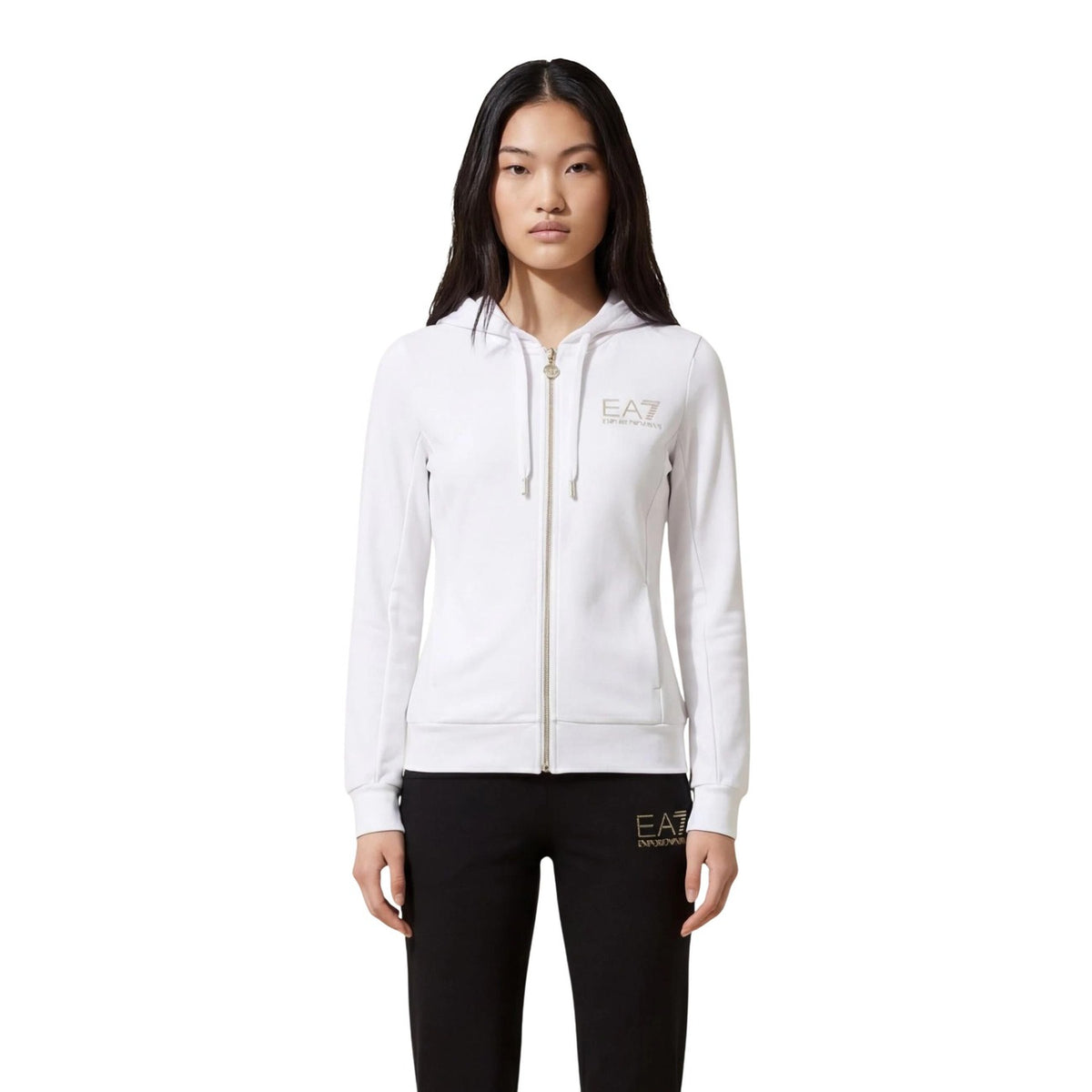 Image 3 : Survêtement EA7 femme blanc porté, style sportswear élégant — Delvale