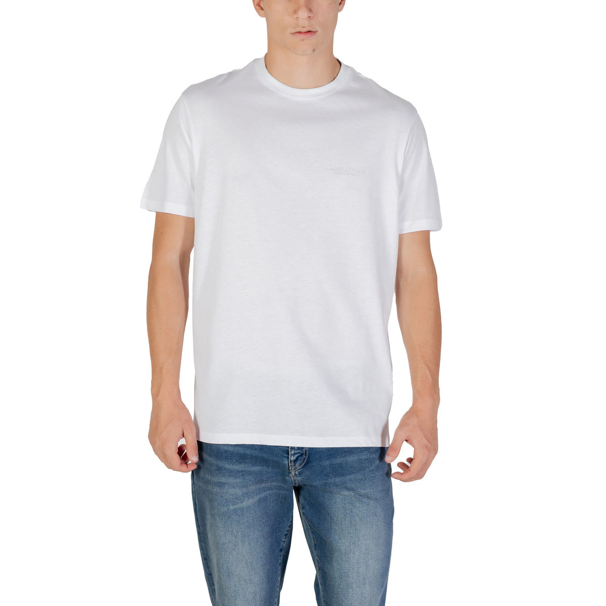 Image 4 : T-shirt Armani Exchange homme vert porté, vue d'ensemble — Delvale