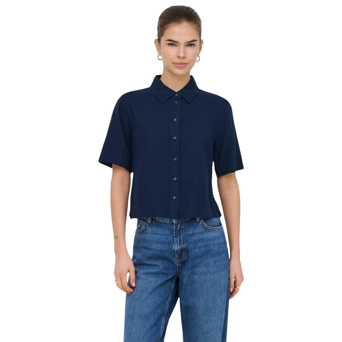 Image 1 : Chemise Only femme bleue manches courtes en lin viscose, vue de face — Delvale