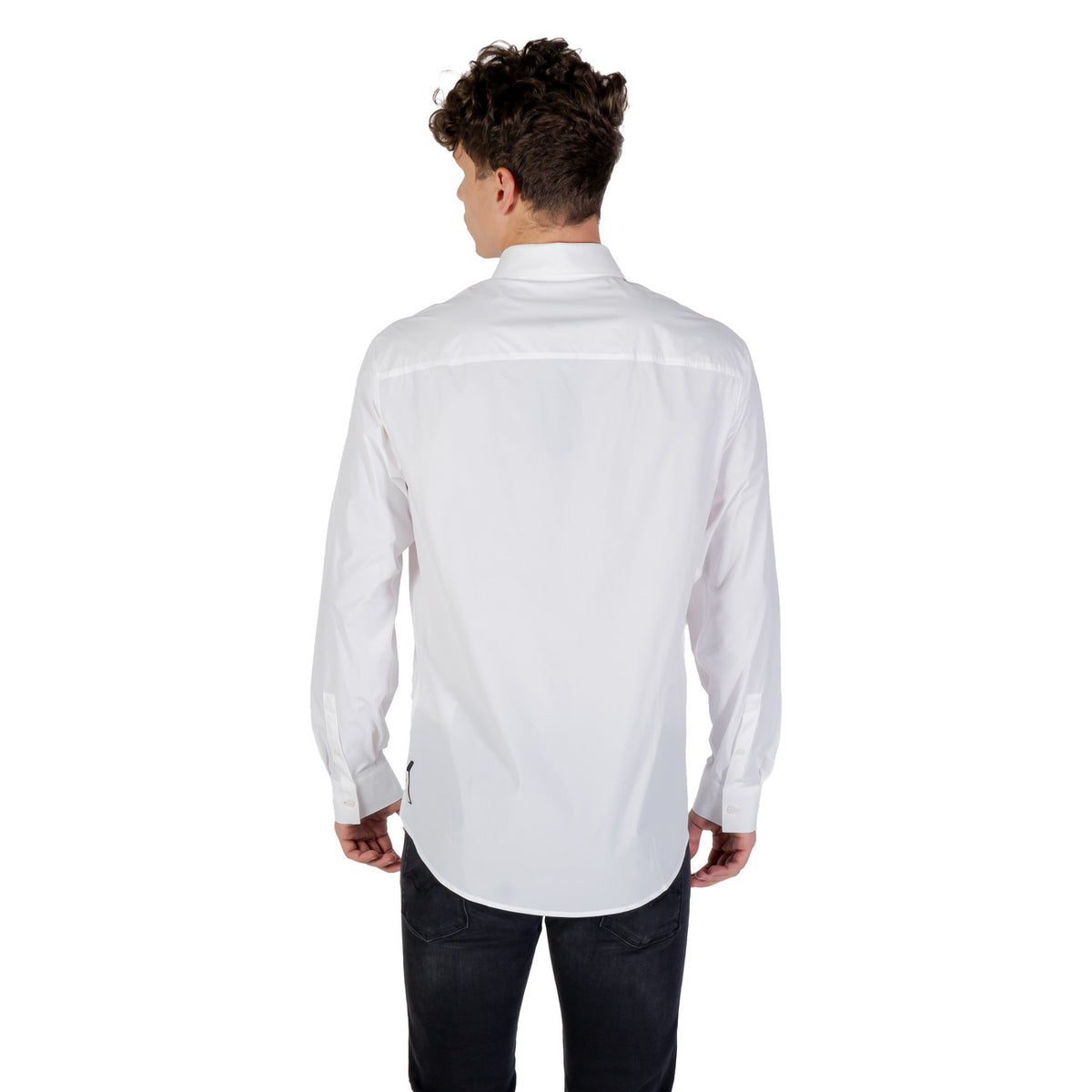 Image 2 : Détail col pointu classique et boutonnage dissimulé chemise Armani Exchange homme blanc — Delvale