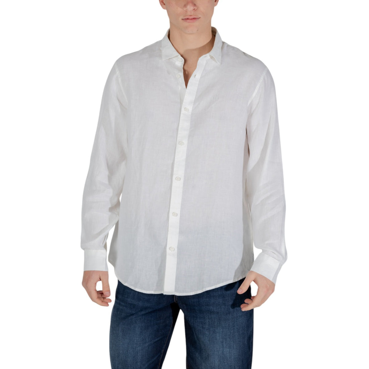 Image 1 : Chemise Armani Exchange homme blanche en lin, vue de face avec fermeture boutonnée — Delvale