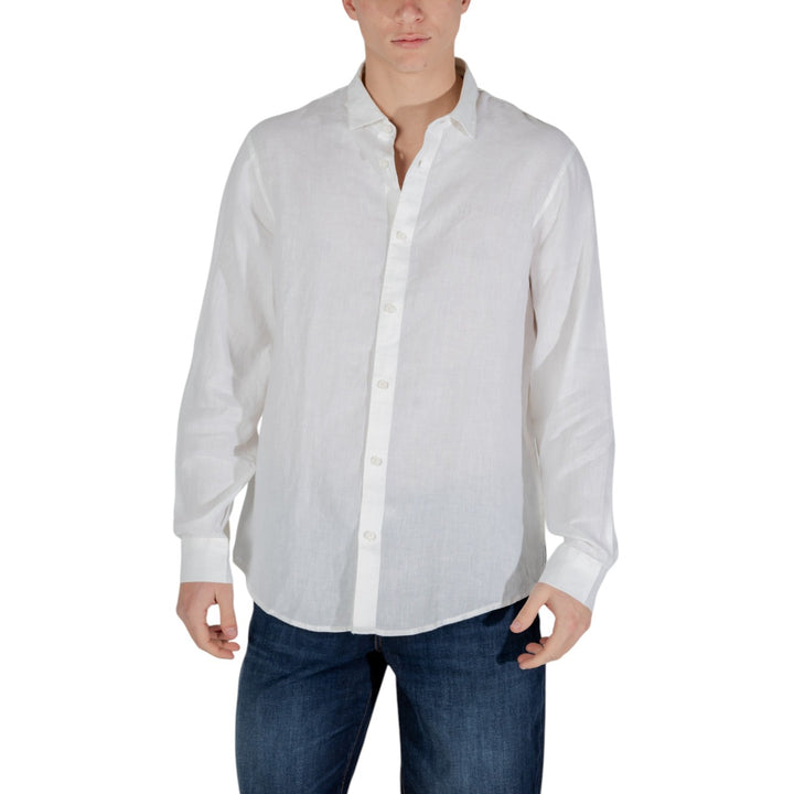 Image 1 : Chemise Armani Exchange homme blanche en lin, vue de face avec fermeture boutonnée — Delvale