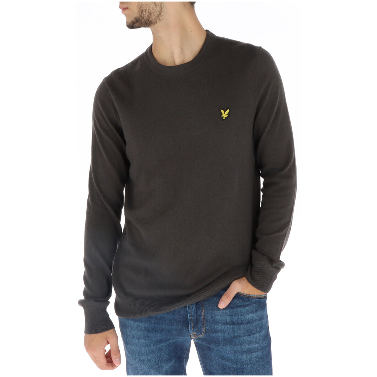 Image 5 : Pull Lyle & Scott homme bleu porté vue de face style casual — Delvale