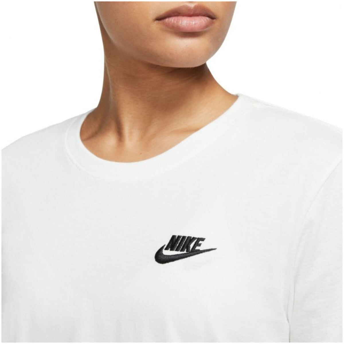 Image 3 : Vue d'ensemble du t-shirt Nike femme blanc, coupe classique — Delvale