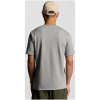 Image 2 : T-shirt homme gris Lyle & Scott détail logo brodé et finitions — Delvale