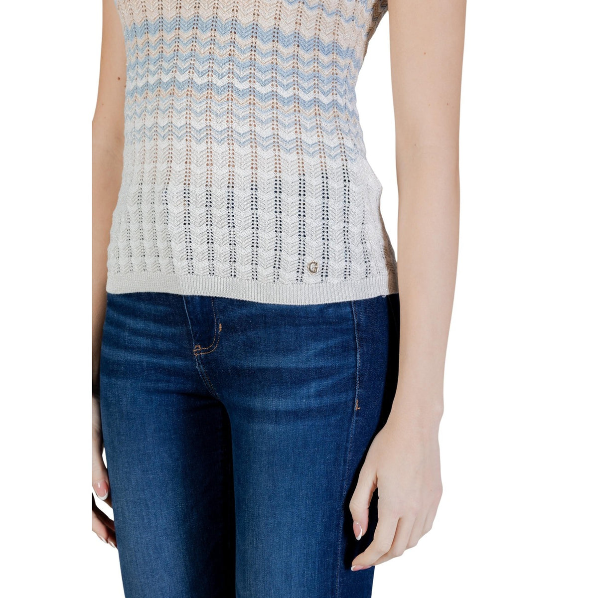 Image 2 : Débardeur Guess beige lurex pour femme, détail de la matière viscose-lurex fluide — delvale