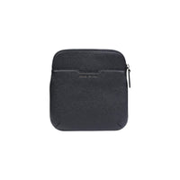 Image 1 : Sacoche plate Armani Exchange homme noire grainée vue de face avec poche façade biseautée et logo ton sur ton — Delvale