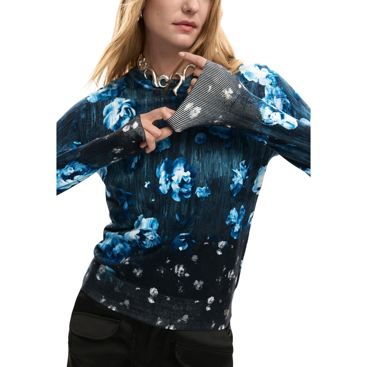 Image 3 : Vue d'ensemble du pull Desigual femme noir à imprimé floral — delvale
