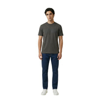 look complet face vert kaki :
T-shirt Armani Exchange homme vert kaki, coupe droite relâchée, silhouette complète vue de face — Delvale