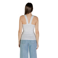 Image 2 : Débardeur Calvin Klein Jeans blanc imprimé, détail de la coupe ajustée et du col rond féminin — delvale