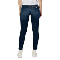 Image 2 : Détail jean bleu Guess femme slim avec finitions premium — delvale